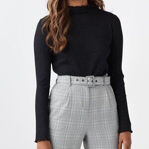 Vetta Black The Ribbed Mockneck Top in S